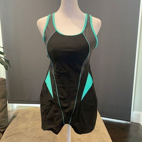 Women’s One Piece Racerback Swimsuit Size 6 NEW - Picture 1 of 8